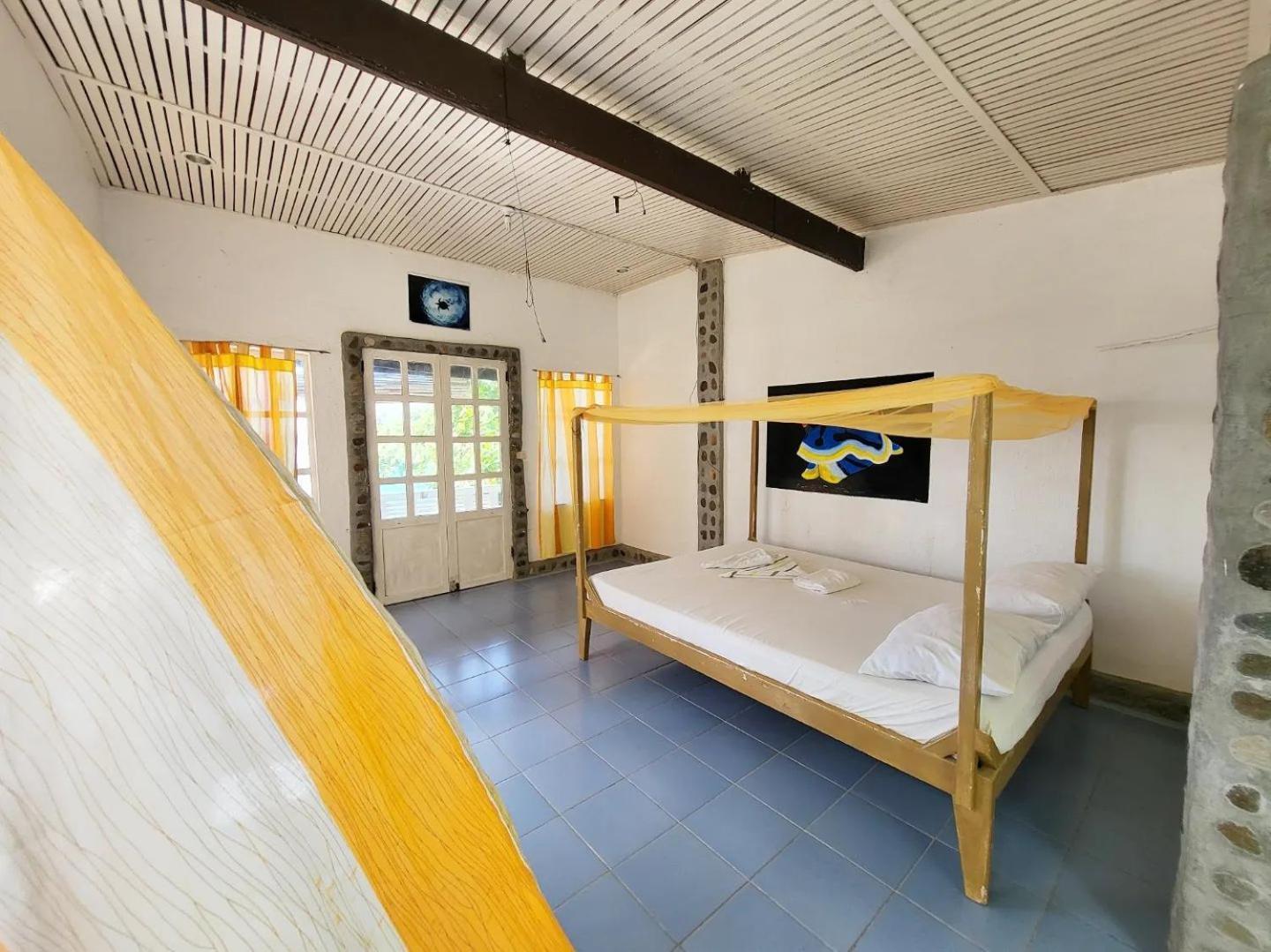 Liberty'S Lodge And Diving - Apo Island Dumaguete City Ngoại thất bức ảnh