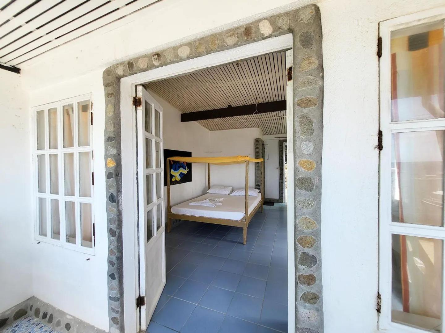 Liberty'S Lodge And Diving - Apo Island Dumaguete City Ngoại thất bức ảnh