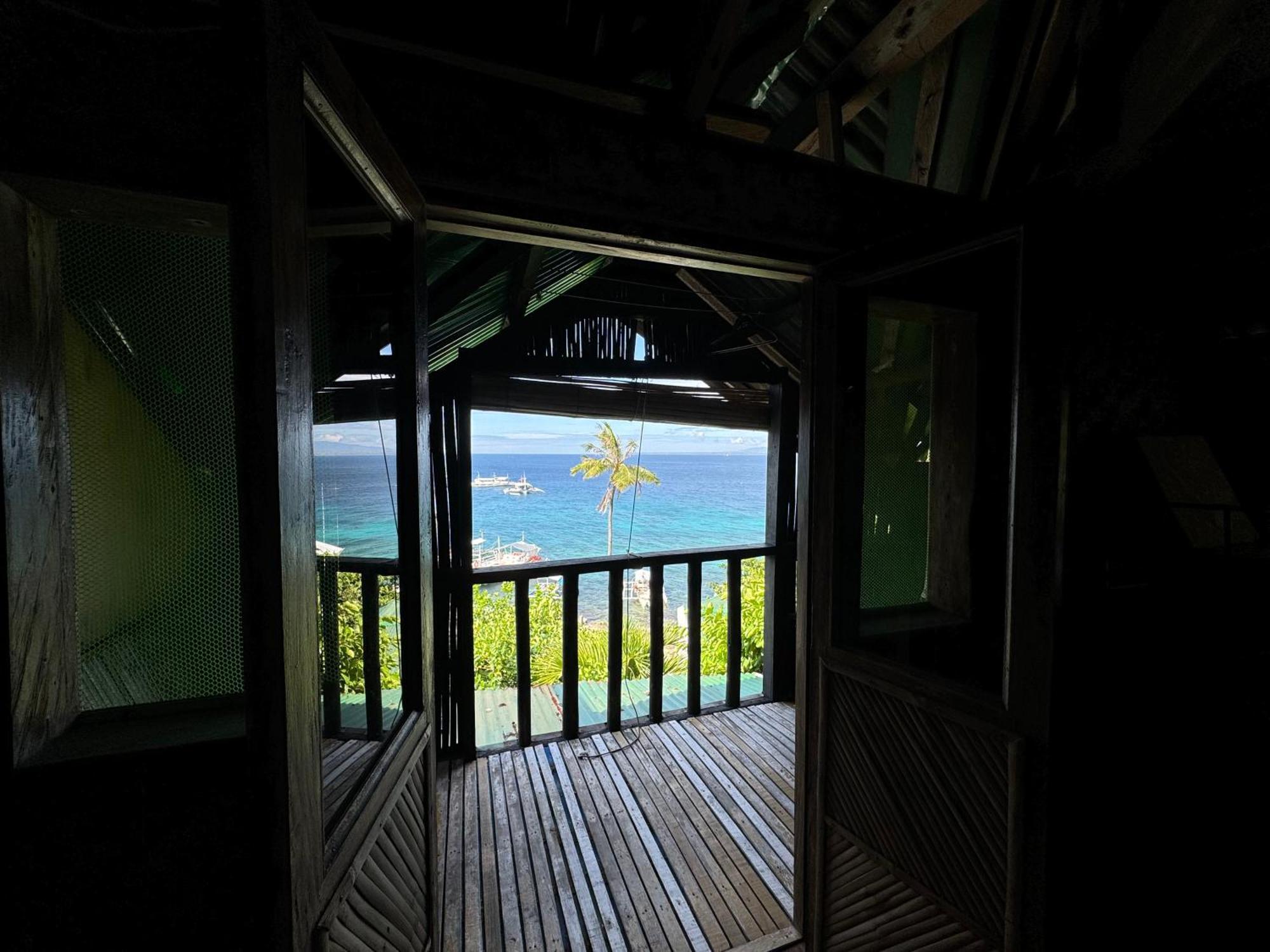 Liberty'S Lodge And Diving - Apo Island Dumaguete City Ngoại thất bức ảnh