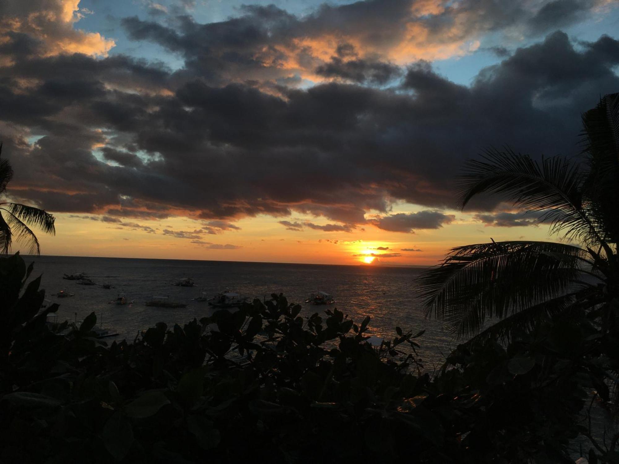 Liberty'S Lodge And Diving - Apo Island Dumaguete City Ngoại thất bức ảnh