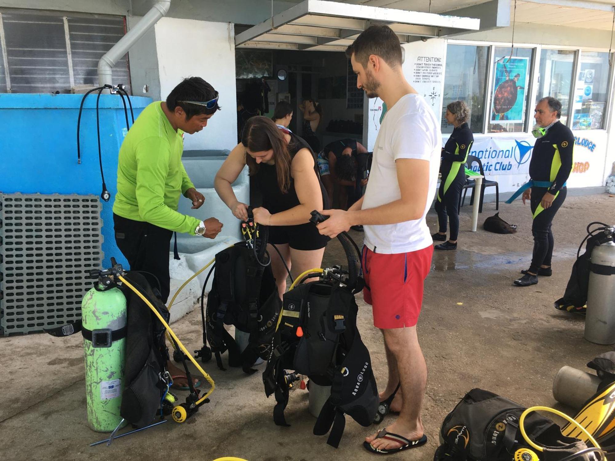 Liberty'S Lodge And Diving - Apo Island Dumaguete City Ngoại thất bức ảnh