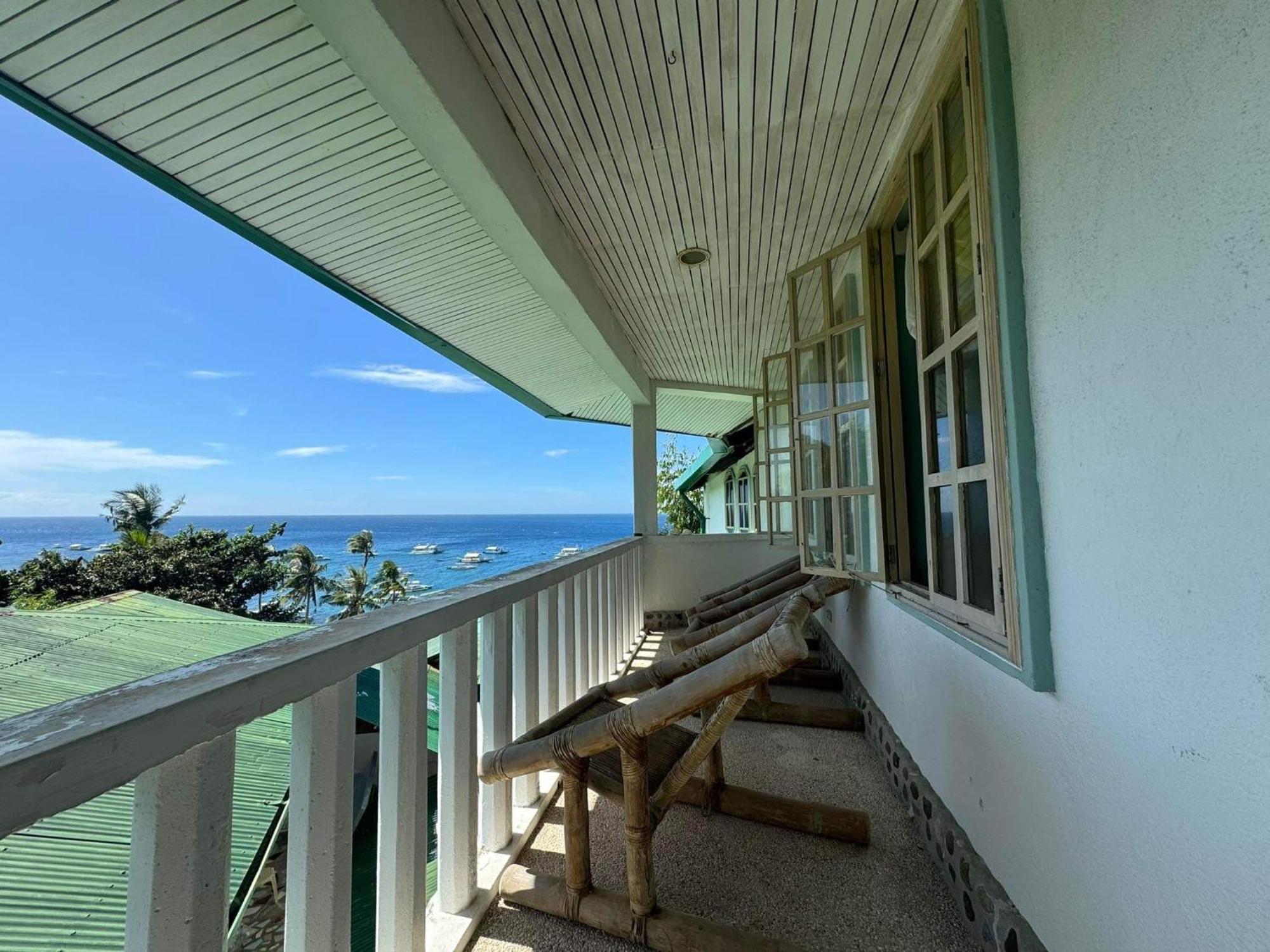 Liberty'S Lodge And Diving - Apo Island Dumaguete City Ngoại thất bức ảnh